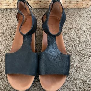 Gentle Souls by Kenneth Cole Sandals